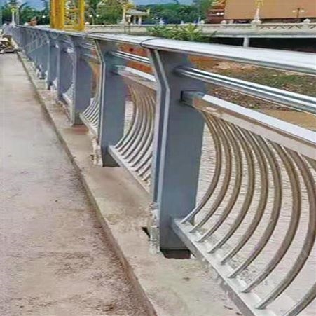 西宁桥梁护栏厂家 不锈钢桥梁护栏 304桥梁护栏 人行道护栏 拉瑞斯安装